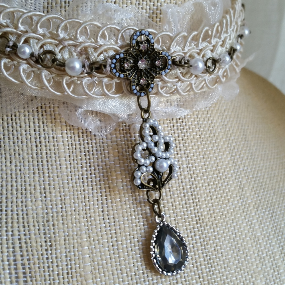 *~❤~Victorian Inspired Ivory Trim Choker~❤~*